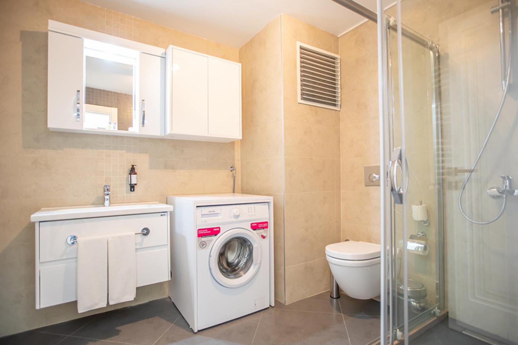 Millennium Istanbul Golden Horn Istambul Exterior foto A modern bathroom with a washing machine