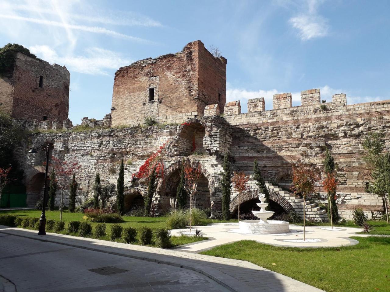 Millennium Istanbul Golden Horn Istambul Exterior foto The Roman gate